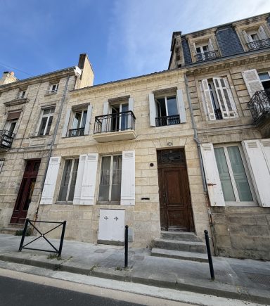 Ravalement de façade d'un immeuble à Bordeaux centre